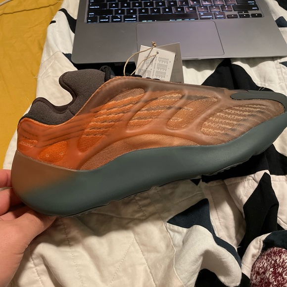 Yeezy Copper Fade 9.5 - Picture 2 of 3